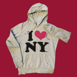 NY HOODIE - New york hoodie Står m men skulle säga M-S  skriv gärna för mer detaljer 