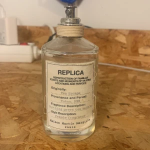 Maison Margiela Parfym - Säljer min Maison Margiela Tea Escape, väldigt god parfym. Gjord för kvinnor men passar unisex. Kolla bild 3 för hur den doftar!