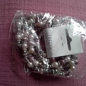 Halsband  - Nya. En kostar 120kr.