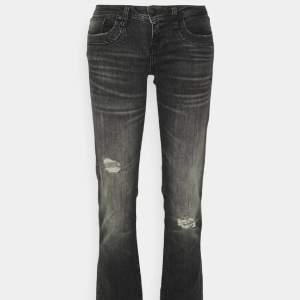 Söker dessa ltb jeans i storlek 26/30!! Hör av er om ni säljer!💗💗