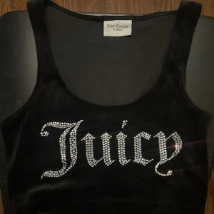 Juicy couture topp  - Jättefin äkta juicy linne, endast använd fåtal gånger, alla diamanter kvar, nyskick. 