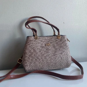 Väska - Knappt använd väska i mycket bra skick! 