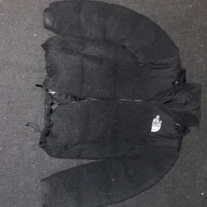 The north face jacka - Jacka från the north face, köpt på zalando för 4000, toppen skick då den knappt kommit till andvändning