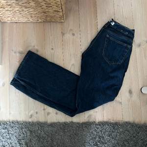 Mörk blåa hope jeans storlek 27