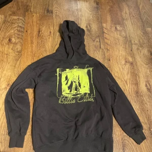 Billie Eilish hoodie - Nypris 249kr, mycket bra skick 35+ BILLIE EILISH PRODUKTER KOLLA MITT KONTO