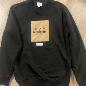 Burberry tröja stl m - Som ny! Köpt på Farfetch. 