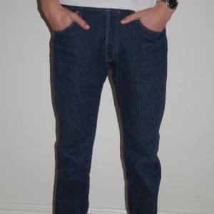 Levis 501 93’ - Snygga Levis jeans i den klassiska 501 modellen. Fint skick inga defekter  Tveka inte på att höra av er vid frågor!