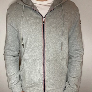 Moncler hoodie - Oandvänd moncler hoodie.