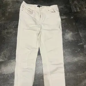 Vanliga vit jeans storlek xs 