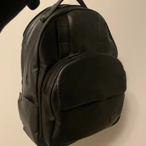 Douchebag - DOUCHEBAGS THE ARTIST 22L BACKPACK BLACK