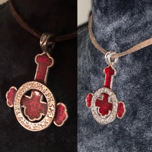 Halsband - Halsband med kors. Längd ca 36cm. Vikt ca 7g.