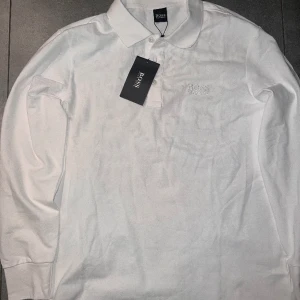 HUGO BOSS Piké - Ny HUGO BOSS tröja Storlek M Pris: 300kr