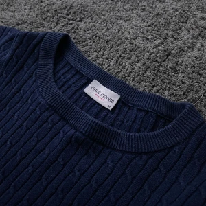 John Henric sweatshirt  - Galet snygg kabelstickad John Henric sweatshirt i storlek M (är 184 väger 75 på sista bilden). Bra skick 8/10 hör jätte gärna av er vid fler frågor😁