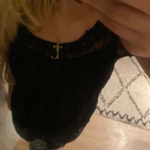 Spets topp - Snygg svart top i spets från vila❤️❤️
