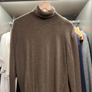 Polotröja  - Polotröja från ZARA  Strl M  perfekt julklapp till farsan!  Knappt använd  