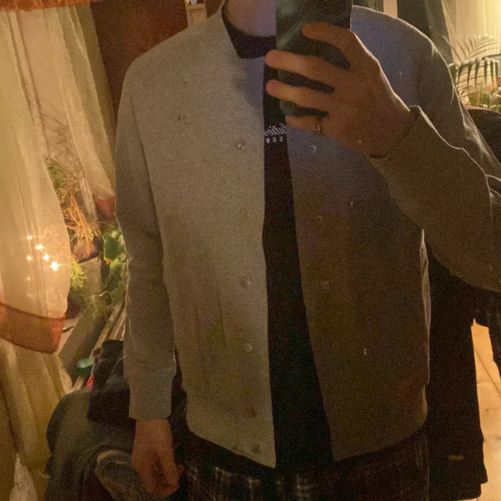Kofta/overshirt jag fått i present som aldrig kommit till användning. Helt ny. Neuletakit & Villapaidat.