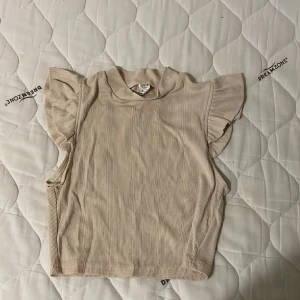 Tröja från shein - Tröja från shein i storlek 12-13 år. Väldigt bra skick.