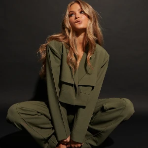 Kostym Hanna Schönberg NAKD - Byxa 36 Kavaj 42  Passar utmärkt för en som har S, kavajen sitter snyggt oversize 