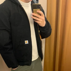 Carhartt jacka - Jävligt fet, skön och varm jacka till vintern! Den är storlek M och passar även L