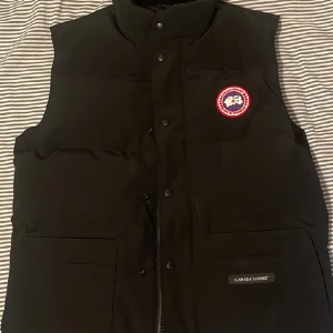 Canada Goose vest - Bra skick, några månader gammal. Kvitto finns