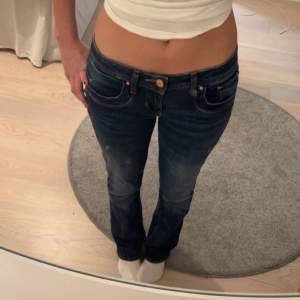 Säljer nu dessa ltb jeans i modellen valerie! De är i en fin mörkblå färg och har inga defekter. Storlek 25/34! Skriv för fler bilder🤍🫶🏽