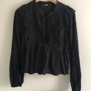 Volang blus bikbok❤️ - Sååå fin❤️