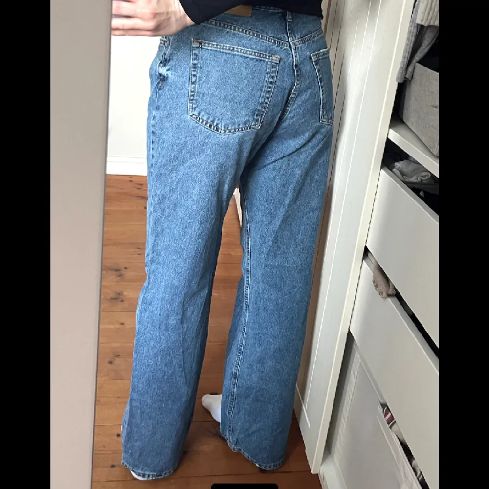 Snygga baggy jeans från Pull & Bear i strl M. Hör gärna av dig vid frågor😊. Jeans & Byxor.