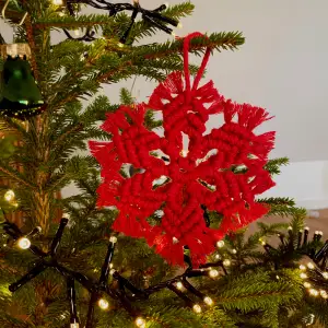 - Mina handgjorda macrame juldekoration, härlig dekoration till din julgran.   - My handmade macrame Christmas ornaments, lovely decoration for your Christmas tree. 