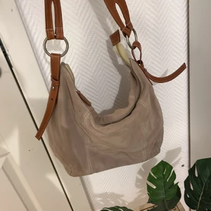 väska - snygg rymlig väska 