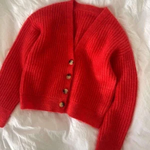 Tröja  - Säljer denna supersnygg tröjan i st XS, jätte bra skick 