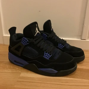 Jordan 4 Thunder blue - 9/10 skick jordan 4. Vid frågor och svar skriv gärna privat :) 