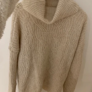 Fin stickad tröja  - Så fin stickad tröja