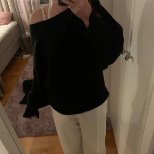 Offshoulder stickad tröja💕 - Superfin tröja i fint skick. Meddela gärna om du har några frågor💕