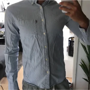 Lexingtonskjorta - Lexingtonskjorta i storlek S, passar även M. Fint skick, billigare vid snabb affär.