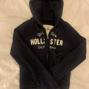 Säljer min Hollister zip up då den inte är min stil💗