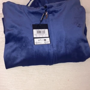 Juicy couture luvtröja  - Helt ny med prislapp på 