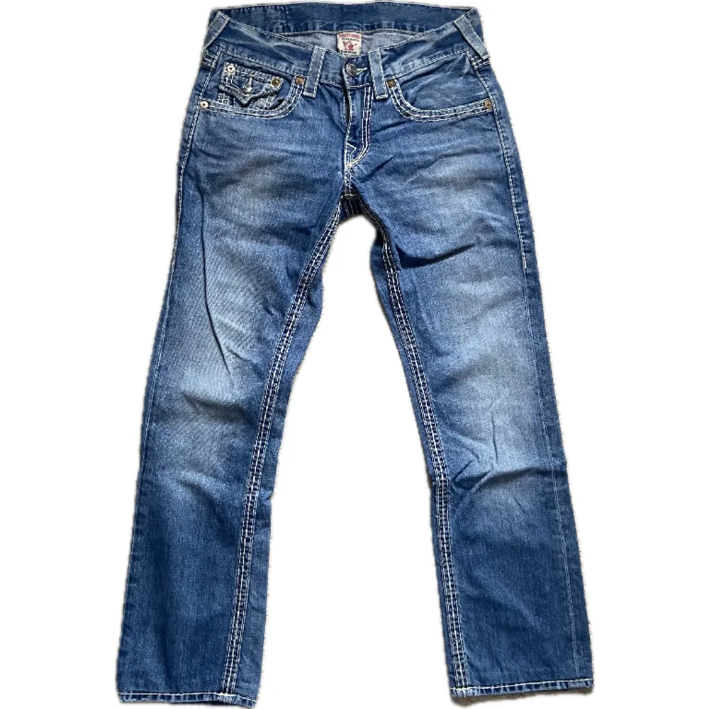 Säljer mina true religion jeans i jättebra skick, då de inte passar mig längre. De har midjemåttet 78 cm. Skriv gärna om du har någon fundering! Pris kan alltid diskuteras ☺️. Jeans & Byxor.