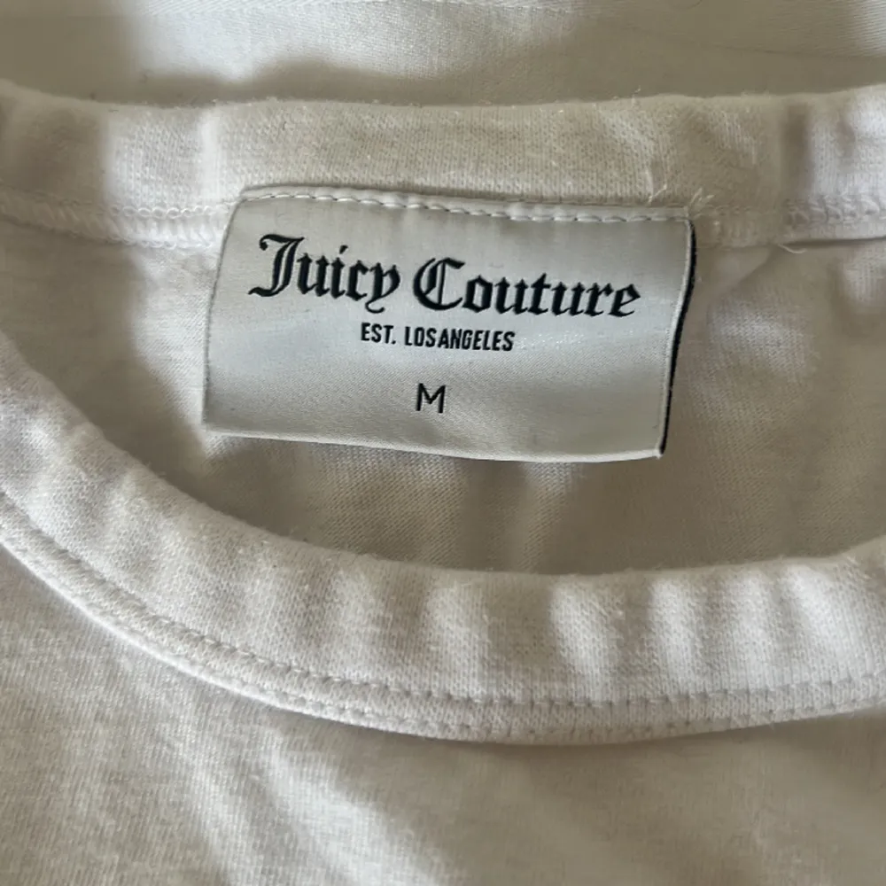 Gullig juicy T-shirt💕Nästan aldrig använd! Är storlek m men känns som s💗. T-shirts.