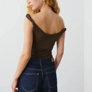 Topp - Oanvänd topp med prislappen kvar  från Gina Tricot. Soft Touch kollektionen, slutsålda på nätet och i butik