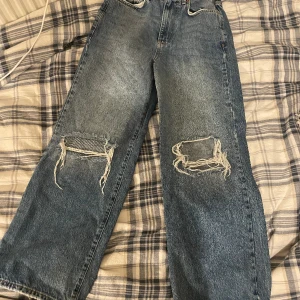 Baggy jeans  - Dessa jeans från GinaTrico är i perfekt skick men kommer tyvärr inte till användning💓