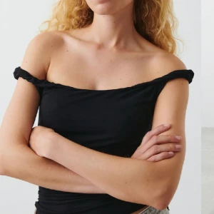 Topp - Oanvänd topp med prislappen kvar  från Gina Tricot. Soft Touch kollektionen, slutsålda på nätet och i butik.