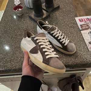 Philippe model skor - Tja! Säljer nu ett par philippe model skor storlek 41. Bra skick, pris: 1599. Inget og medföljs! Skriv vid intresse