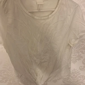 T-shirt - Basic tröja i bra skick🤍