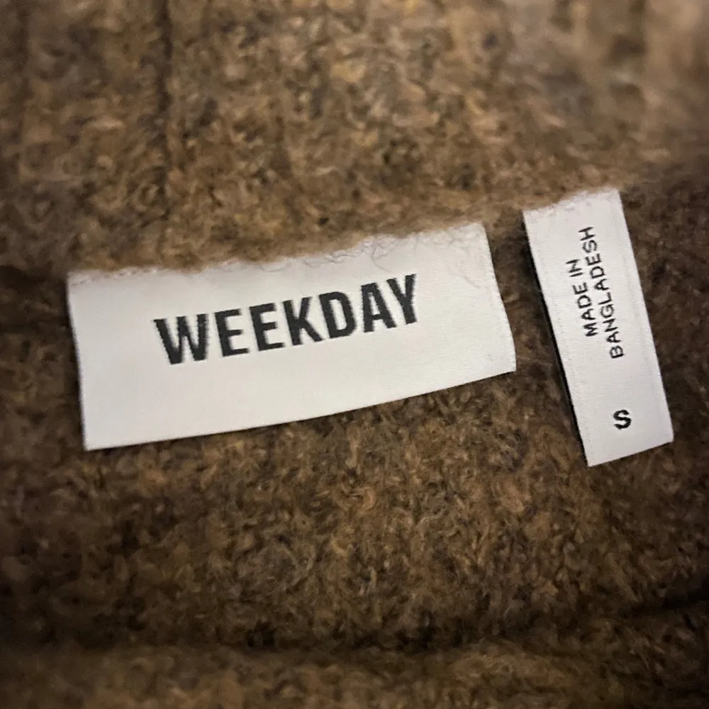 Världens mjukaste tröja från Weekday . Tröjor & Koftor.