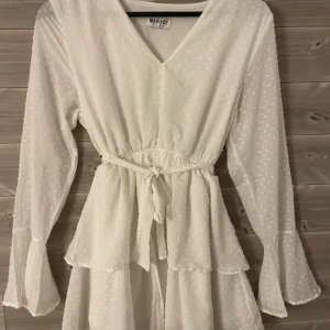 Studentklänning  - Från madlady, köpte inför min student men den användes inte, skulle säga att den är lite liten i storlek å passar s 