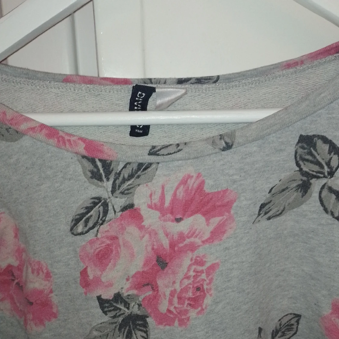 Blommig tröja divided strl S - 90