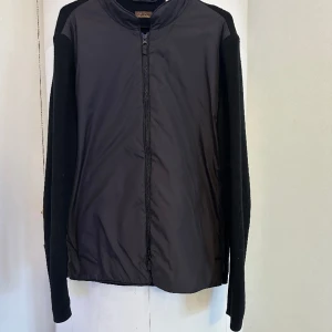 Stenström cardigan  - Säljer i befintligt skick. Använder inte så ofta längre då den är lite liten.