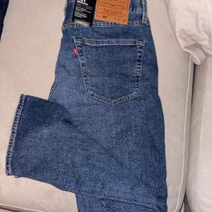 Levis 501 för män. Nya med lapparna kvar. Storlek W32 L32