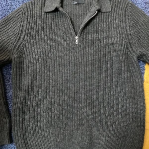 Zip up tröja  - Zip up tröja helt ny, ej använd