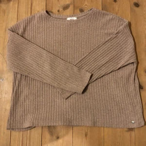 Tröja - Fin beige tröja, inga fel på plagget bra skick!